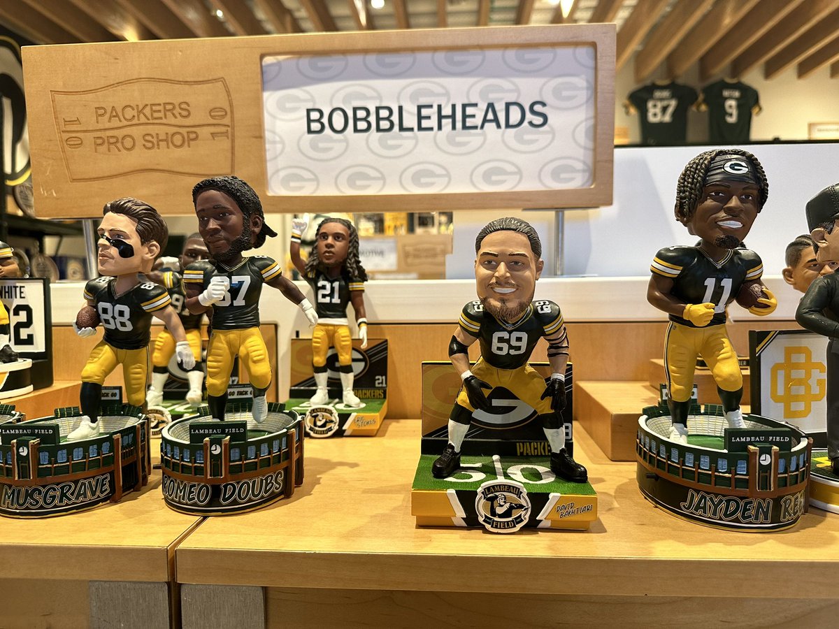 PackerDriven's tweet photo. I moved @DavidBakhtiari to the front where he belongs at the Packers Pro Shop. #DinnerForTwo https://t.co/C8dTmFnnSC
