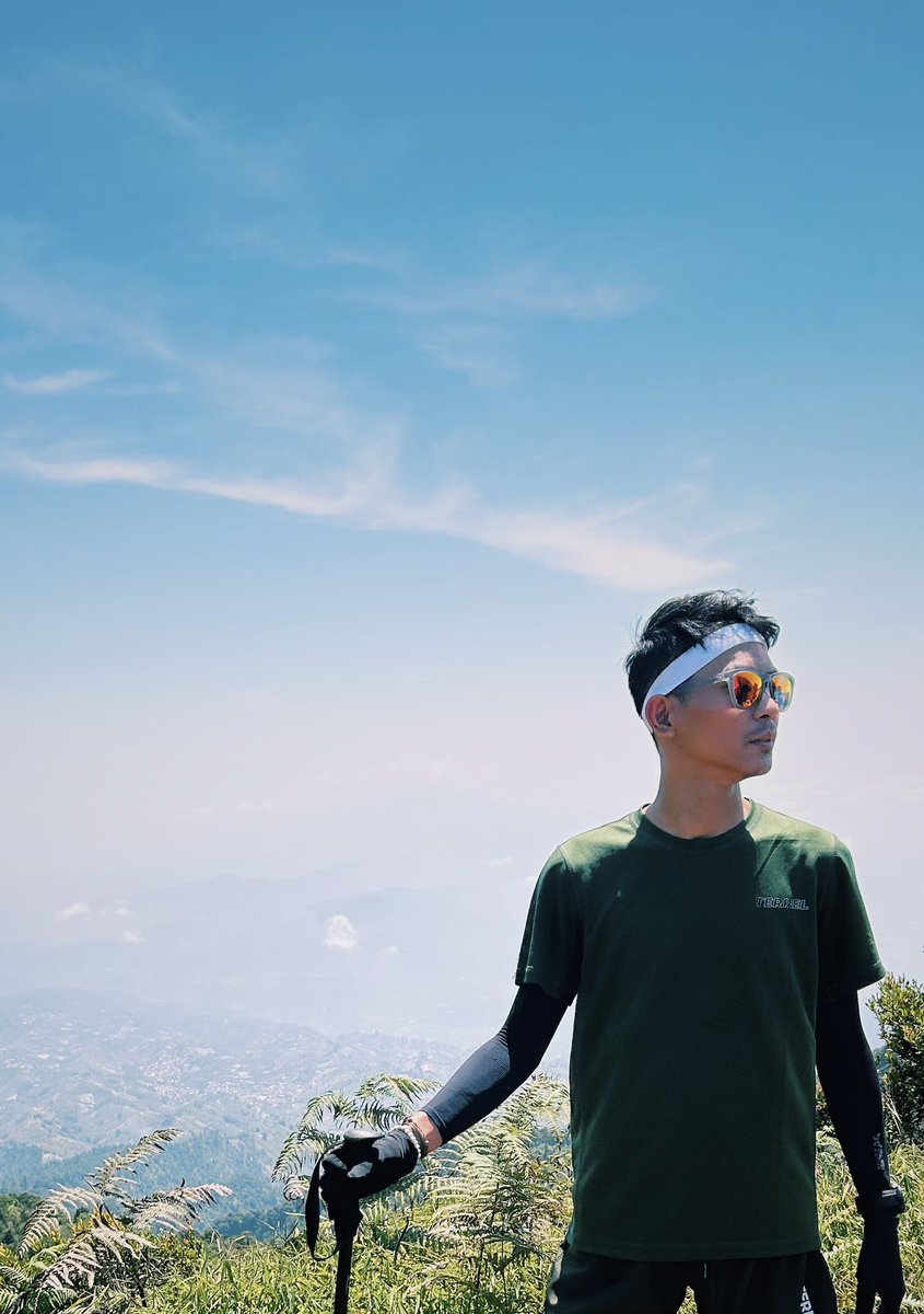 jojo_jovi's tweet photo. I finally got to hike Mount Prau for the first time, it was exhausting but incredibly rewarding
#prau #mountprau #gunungprau https://t.co/vtCRbJXrmE