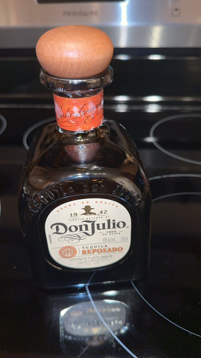 Shash834's tweet photo. It’s definitely one of those nights. #donjulio https://t.co/VecCnDtd6S