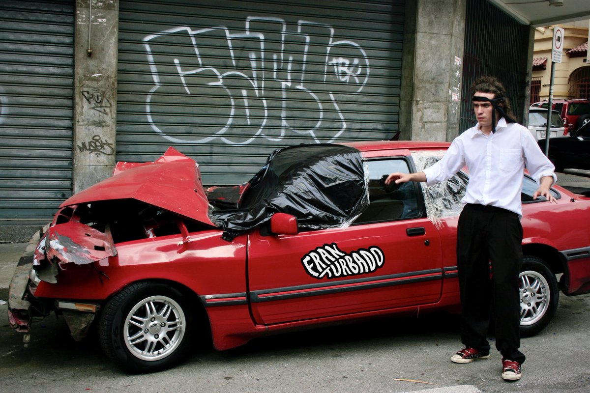 Franturbado's tweet photo. No creo que mi papá se de cuenta… 🫥
.
«El verdadero universo está al otro lado del velo, entre tus risas» 
.
.
#Franturbado #comedia #comedy #comediante #joke #lol #humor #comedian #CarCrash #crazy #loco #carros #carro #livelovelaugh #risa #risas #zueira #piadas #choque https://t.co/dSCRaxw4eY