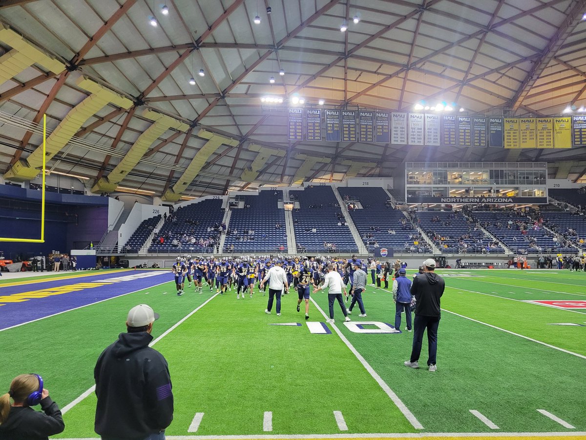 MichaelCol15's tweet photo. Thank you @FettNick, @TimRoschmann, @CoachAdamClark, and @Coachbwright4 for a great day and recruiting visit at NAU. GO JACKS!!!! https://t.co/fgvul6ctEV