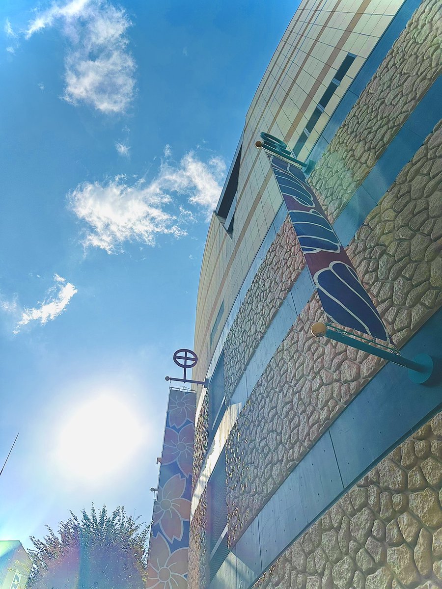 #9to5
#テキサス魂

コンソリテッド社博多支部は本日最終営業日です👔

昨日とは打って変わってドンパレでございます☀️

ピンクなテキサス魂で今日も元気に出勤してきます！ヒーハーです🐴

本日の始業は12:30からとなります。
コンソリテッド社にてお待ちしております🏢