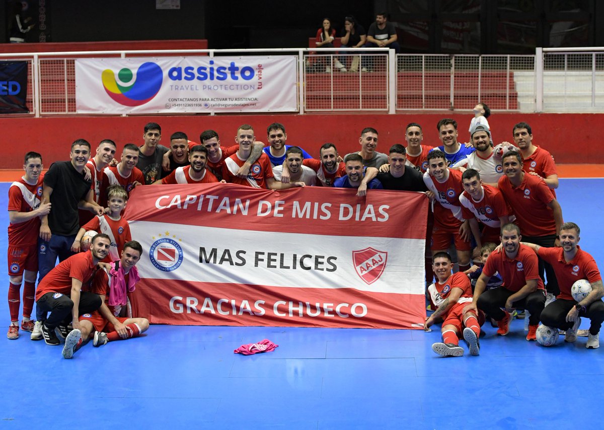 FutsalAAAJ's tweet photo. ¡UNA VIDA MÁS, BICHO! 🐞❤️
ARGENTINOS YO VOY A TU LADO 🎶

📸 @cafotografiaok 
🇦🇹 @graficalas #AAAJ https://t.co/BRmqacvL2d