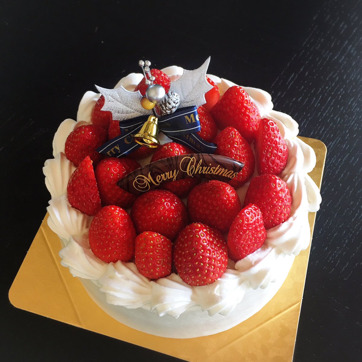 11月に入りました‼️
12月のクリスマスケーキの予約受付ています。イチゴスペシャル4号、5号は数量限定。
常連様はご存じ。中もデコレーションも
イチゴがたっぷりです‼️もちろんクリスマスフラワーケーキも✨✨✨
(少しピックな変更です)
#カフェドリアリティ