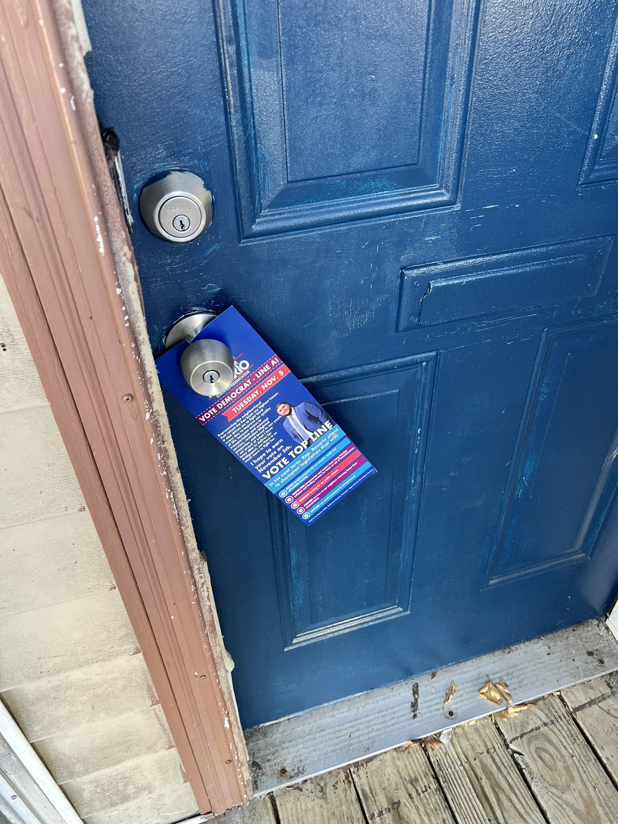 BAMBAMBPT's tweet photo. Doors! Doors! Doors! Perfect fall day to GOTV! 🍂🍁🗳️🚪 https://t.co/FajP7SjRvI