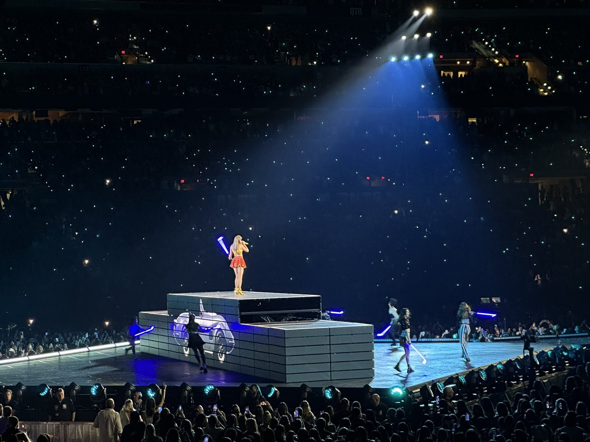 taylornation13 tweet picture