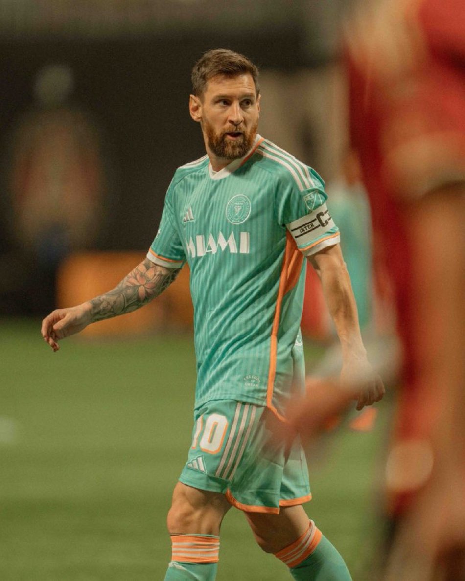 TeamLeoM's tweet photo. QUE HOMBRE, POR FAVOR. https://t.co/73fg62R8DD