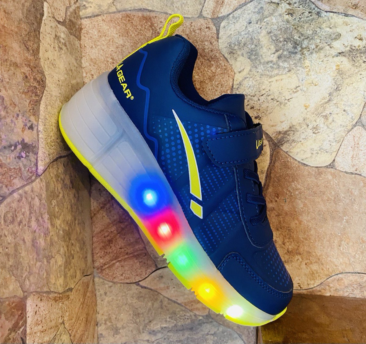 KamarStore's tweet image. Abiertos este 03 de Noviembre 🥳 en horario normal 😎 Veni al último día de la #Promocion de $20💸 en más de +100 estilos 🤯 solo en #KamarStore

#NoTeLoPodesPerder #diademuertos2024 #Moda #2024 #tenis #botas #Tacones #zapatos #sandalias