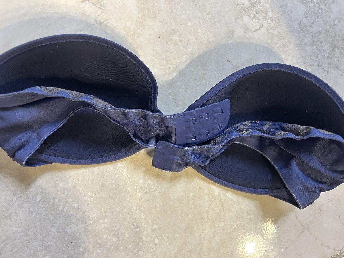 MarinaFayer's tweet photo. Has anyone else noticed the horrible quality of @VictoriasSecret bras?? Not planning on buying from them anytime soon and don’t recommend anyone else do either: https://t.co/Bpruw7J2pC