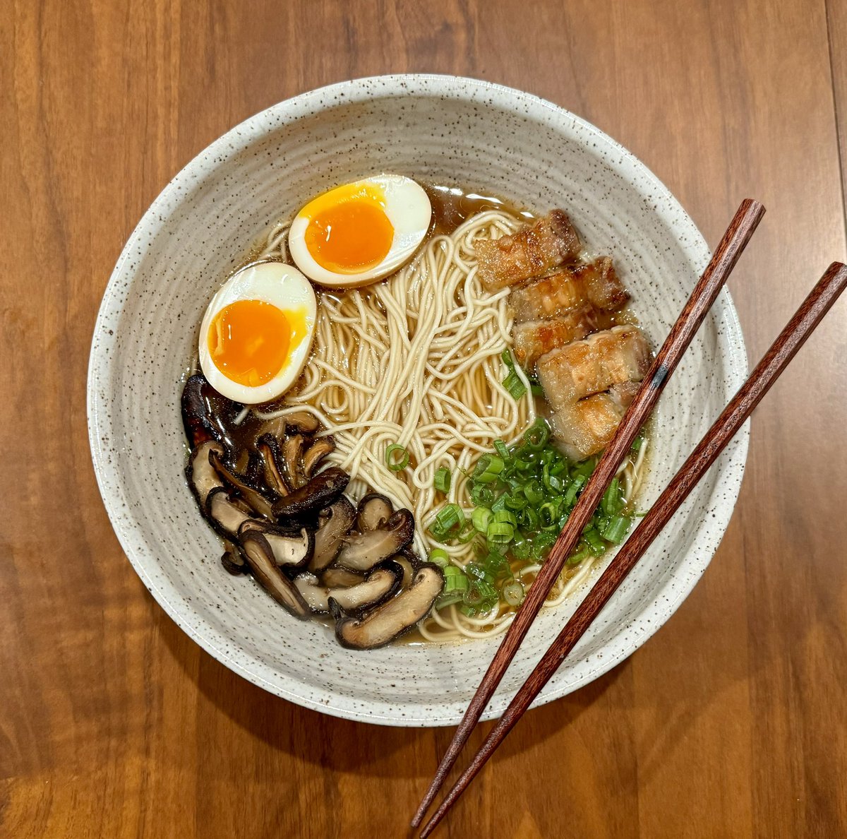 futurevictim_'s tweet image. made chintan shoyu ramen for dinner. got some shiitake mushrooms and marinated egg and broiled pork belly on there. and some green onions. all the food groups really