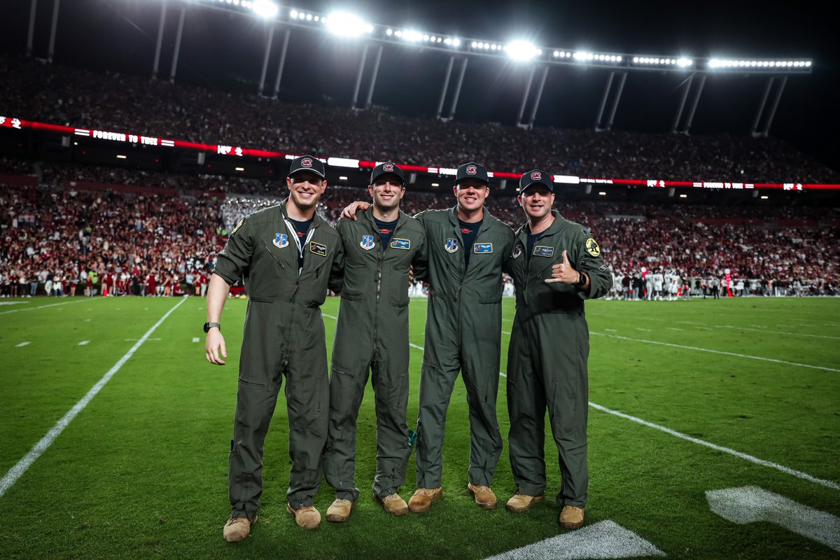 GamecocksOnline's tweet photo. Meet the men behind this incredible moment! Thank you again to the A-10 fighter jet pilots from the 104th Fighter Squadron of the Maryland National Guard for making our Gamecock Walk a memorable one today!

@175thwing | @MDNG | @usairforce

#Gamecocks | #Affflyover https://t.co/13UmObLqXk