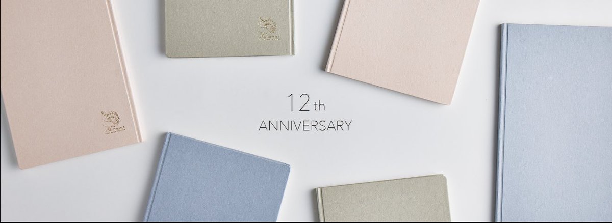 PaperTree5's tweet image. Paper Tree 12th Anniversary Product
with Takeo Paper Products

上質なシンプルさが魅力のDressco Notebook 初となるコラボレーション商品！

中は裏抜けが少なくスムーズな書き心地が魅力のバンクペーパー

皆様思い思いに楽しんでいただけたら嬉しいです✨

#dressco #notebook #japanesepaper