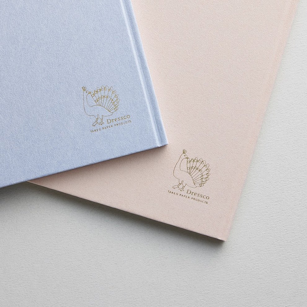 PaperTree5's tweet image. Paper Tree 12th Anniversary Product
with Takeo Paper Products

上質なシンプルさが魅力のDressco Notebook 初となるコラボレーション商品！

中は裏抜けが少なくスムーズな書き心地が魅力のバンクペーパー

皆様思い思いに楽しんでいただけたら嬉しいです✨

#dressco #notebook #japanesepaper