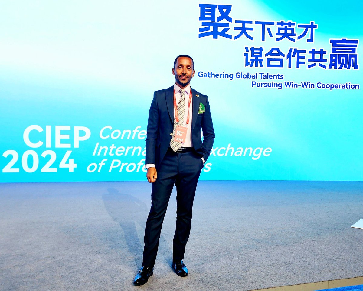 FikreJesus's tweet photo. 🇪🇷🇨🇳🇧🇫 🇨🇲🇳🇬 🇸🇸🇿🇦 🇺🇬🇸🇹🇹🇬 🇬🇳 🇬🇭🇦🇴 

Awesome to be in Shanghai to talk about Africa-🇨🇳 green energy &amp; sustainable development progress, challenges, and possibilities. https://t.co/uPPUwX8Yk0