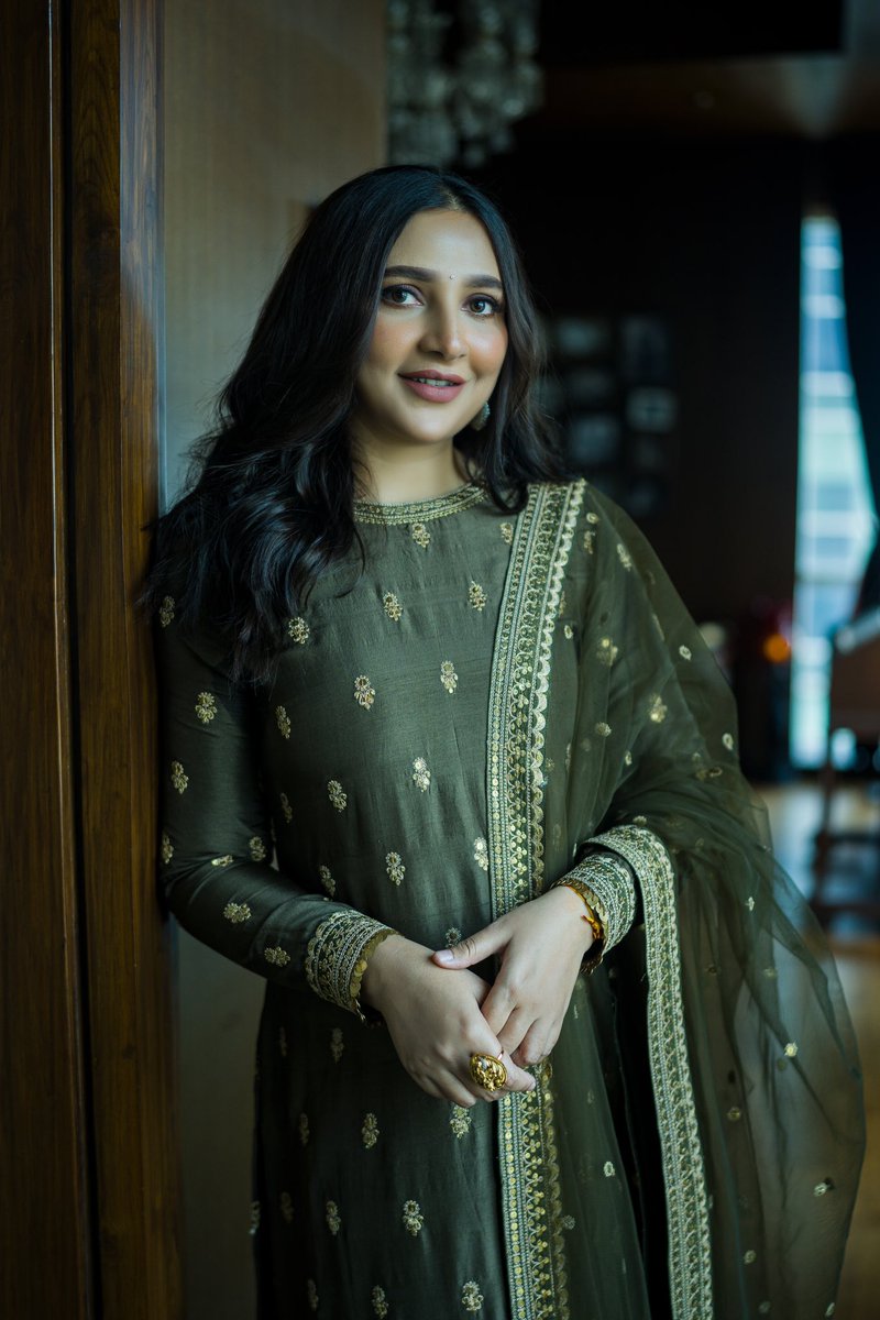MNeelove's tweet photo. Happy Birthday to my all time favourite actress @subhashreesotwe di 💙
Stay happy always 🌸
Lots of love for you 😘 https://t.co/yIpat51dLi
