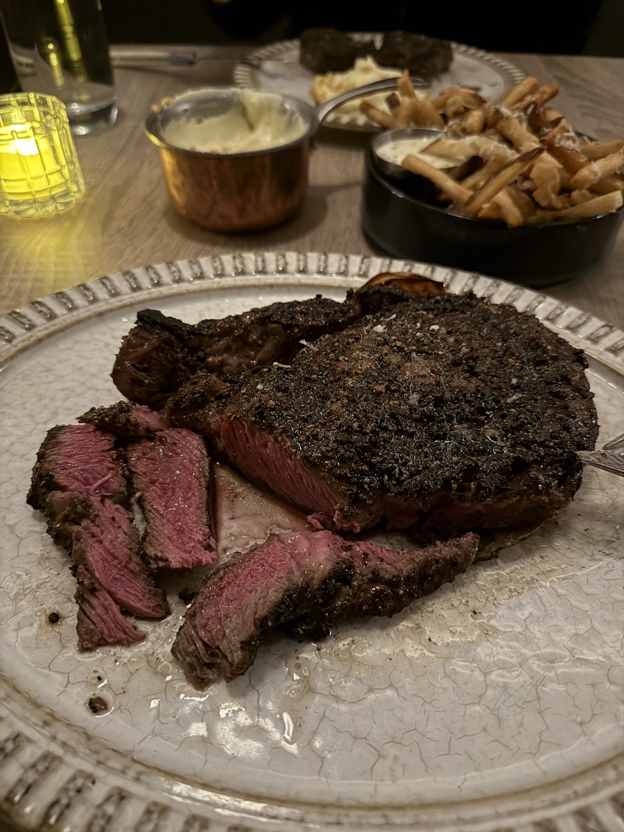 LiLWiL612's tweet photo. #BluOnTheHudson never fails! #BoneInRibeye #WayguBacon 🤌🏼🤌🏼#HappySaturdayNight #Cheers #Malbec https://t.co/JIaU9Wzryh