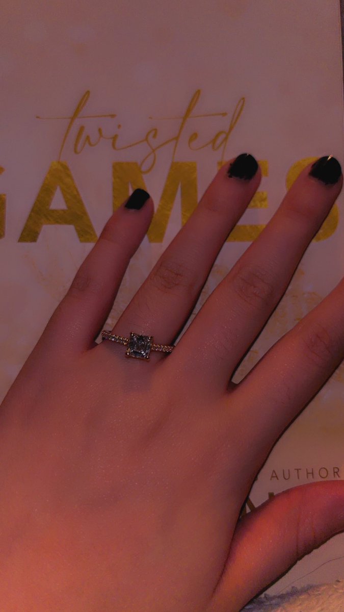 ChrissyPratt31's tweet photo. Engaged 🥰💍💍 https://t.co/VNEkYYK1AO