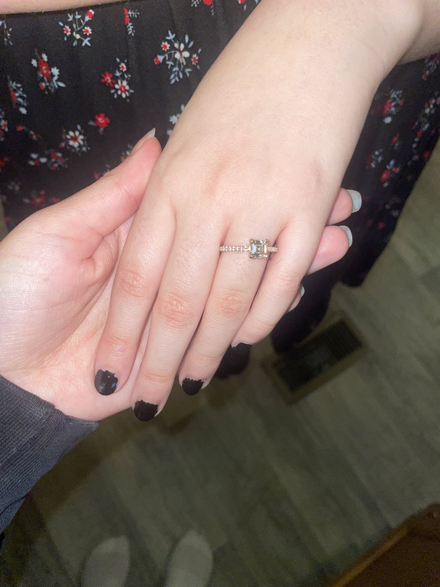 ChrissyPratt31's tweet photo. Engaged 🥰💍💍 https://t.co/VNEkYYK1AO