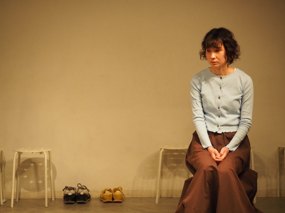 mintons_play's tweet photo. mintons『川底にはみどりの魚がいる』、本日最終日です!
今日のお昼の公演は、
13:40 開場
14:00 開演
15:30 終演
です。ほぼ満席ですが(ありがとうございます!!)当日券も出ますので、駆け込みご予約・当日券、お待ちしております!
photo by 豊田可奈子 https://t.co/wP2JYICJii