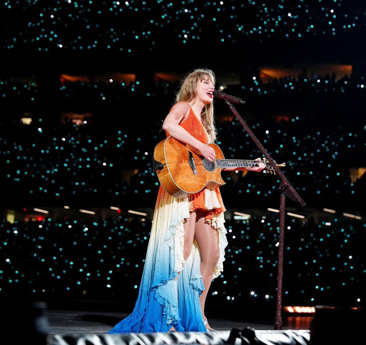 TSTheErasTour's tweet photo. 🚨| The Surprise song is “THE PROPHECY ” x “THIS LOVE” mashup for Indy, N2 #IndyTSTheErasTour #TStheErasTour

📸: @GettyVIP / TAS Rights Management https://t.co/OaLzqehX4R