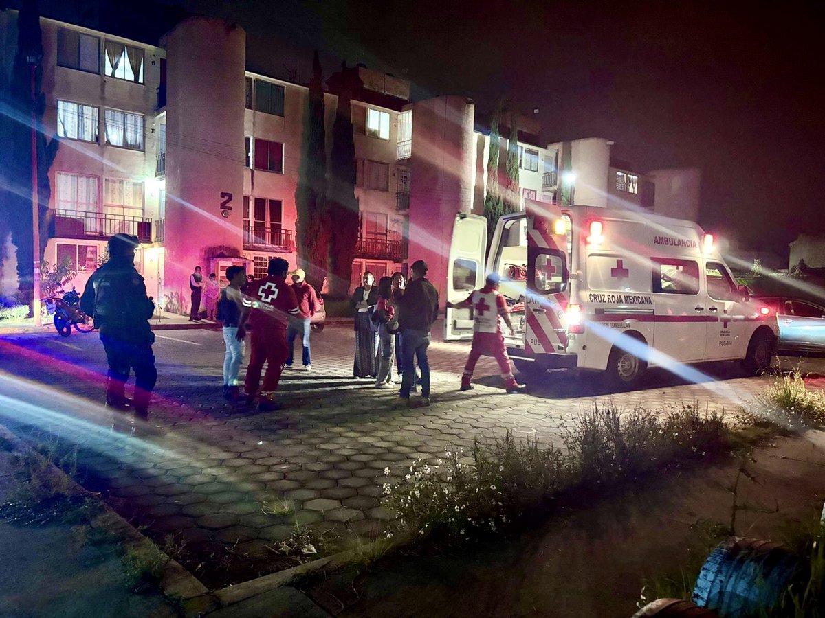 CRMSanMartinTex's tweet photo. 🚑🔥 #AlMomento | Personal de Socorros de #SanMartínTexmelucan acude a incendio en casa habitación en Unidad Esmeralda, Col. La Purísima. 

⛑️Se atiende masculino de 26 años de edad que no requirió ser trasladado a un centro médico, solo se reportan daños materiales. https://t.co/ksGmV5RzQV