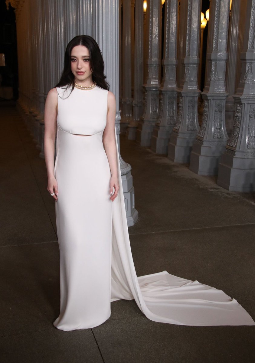 mikeymupdates's tweet photo. Mikey Madison at the 2024 LACMA Art+Film Gala. https://t.co/3jQhQiYv6u