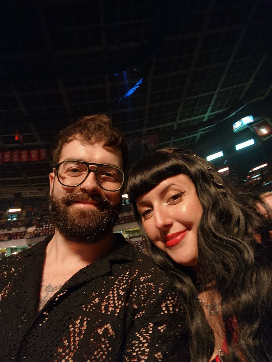 Hot date kinda nervous

Arkells tonight!