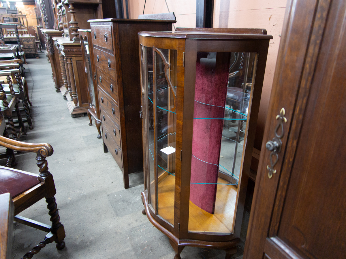 FLEX_Antiques's tweet photo. 先日より大量入荷したお品のうち、座面の張替えなどメンテナンスに時間のかかるものも順次作業が完了しております。
作業が終わったお品はネット掲載前に店頭展示しています。
この連休中も営業しておりますので、ぜひ近くにお越しの際はお立ち寄りくださいね。
#アンティーク #信楽 #アンティーク家具 https://t.co/aBc9jwLC8G