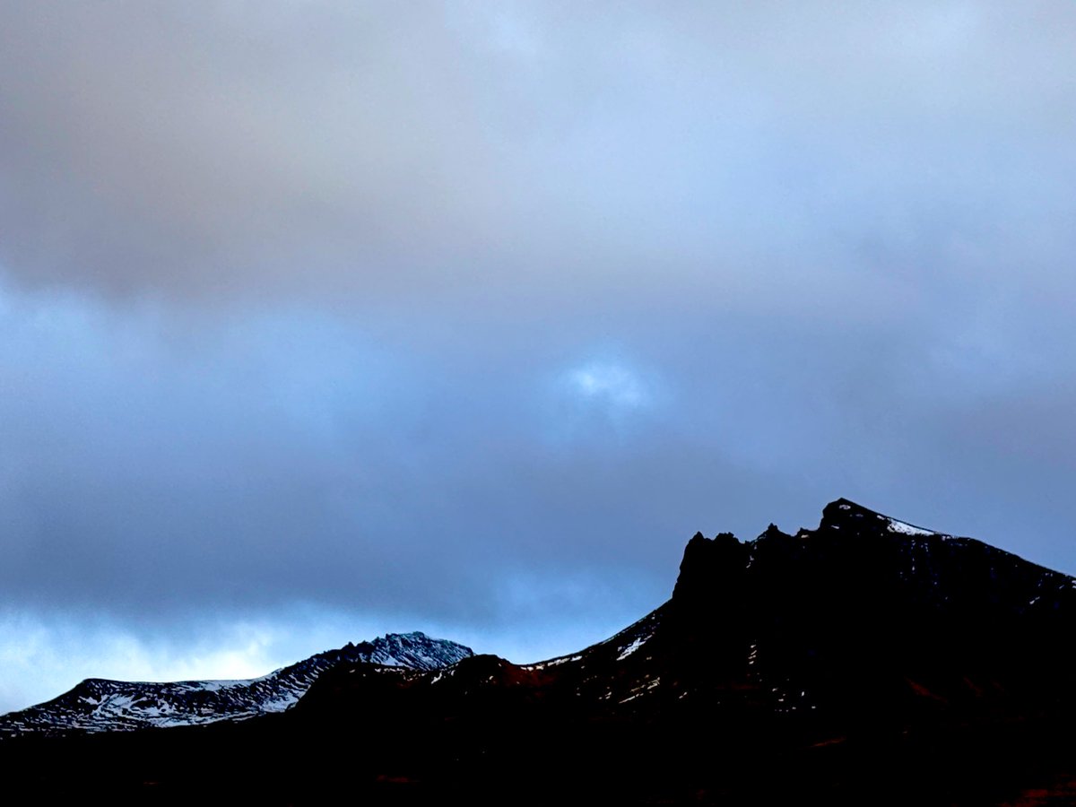 josaguim's tweet photo. @MatiasSchrank Esta también parece una mujer acostada, como el indio de Antequera. Está en Islandia en el oeste de la isla. https://t.co/Y63pufCs5P