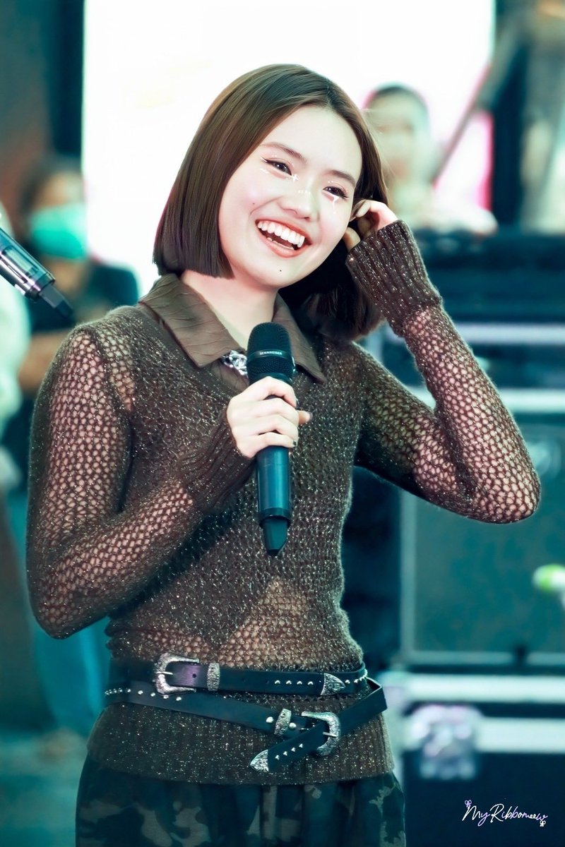 gblessin_g's tweet photo. ‘เธอมีหลากล้านเม็ดทรายทะเล อยู่บนร่างกาย 
เมื่อมองนัยตาของเธอ เจอหมอกรุ้งพร่างพราว’

Mindy Halloween Show Time

#Pangjangmindy 
#Pangjanglueykrub
#MINDY_TH
#MindyXSiamHalloween2024 https://t.co/S47o7LHsQj