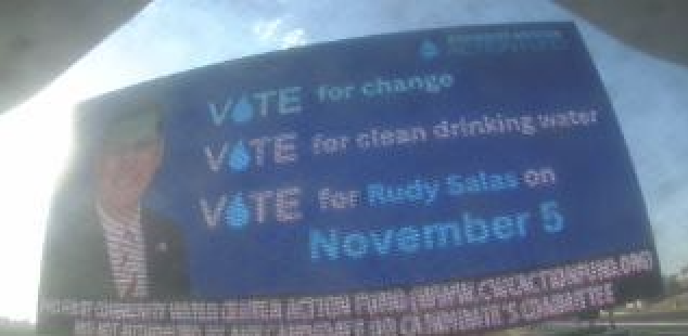 AdSemble's tweet image. Earlier this year, @CommunityWaterCenter used their #AdSemble #OpenDisplay account to create this campaign that targeted two high traffic #digital billboards in the #Visalia CA area for their political cause. Remember to get out and #VOTE!