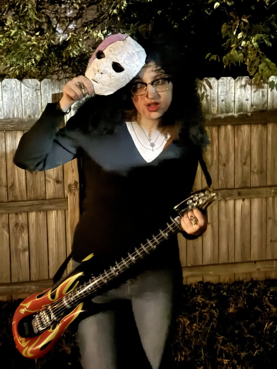 mxstass's tweet image. it’s a prosthetic…