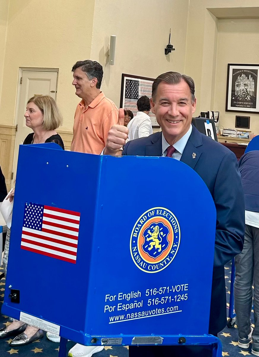 Tom_Suozzi's tweet photo. Vote Early Today or Vote on Election Day…but VOTE!
Polls are open today in Queens until 5 PM and in Nassau and Suffolk until 6 PM.
#LetsFixThis #VoteEarlyVoteSuozzi #Suozzi2024 https://t.co/jGKlKI2bUX
