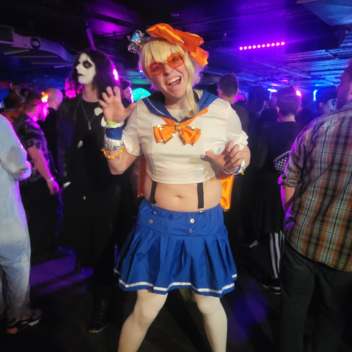 MixMasterEvan's tweet photo. Hope y'all had a great Halloween. Here's pics of me in my @MARIMARI_EN costume. 🐟👑 https://t.co/iulsKxrZ31