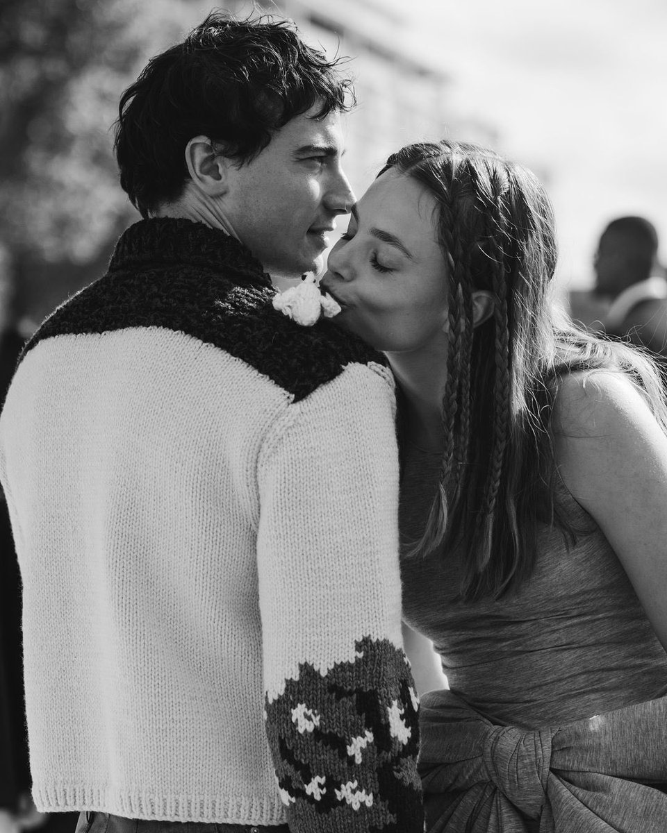 brkrisfroseth's tweet photo. Kristine Froseth e Guy Remmers fotografados por Claire Guillon. https://t.co/KGe1mhu0yr