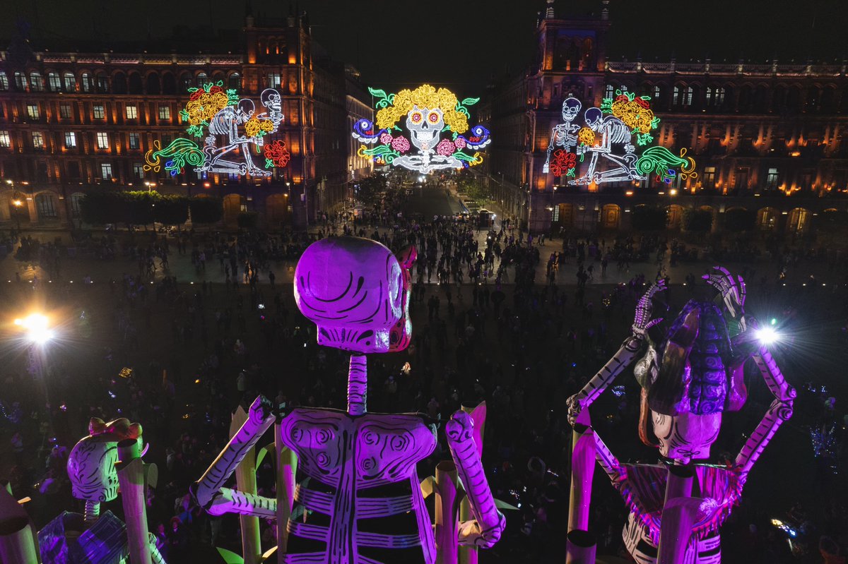 Alberto_Vanegas's tweet photo. Un homenaje que celebra nuestras raíces y mantiene vivas nuestras tradiciones. ¡No se la pierdan! ✨🎃🕯️

#DíadeMuertos #TradiciónMexicana #cempasúchil #Megaofrenda #Zócalo 
#IIILegislatura #CongresoCDMX #4T #CDMX#AlbertoVanegas #PedroHaces #Tlalpan
#BancadaDeLaTransformación https://t.co/miXyn6oRB7