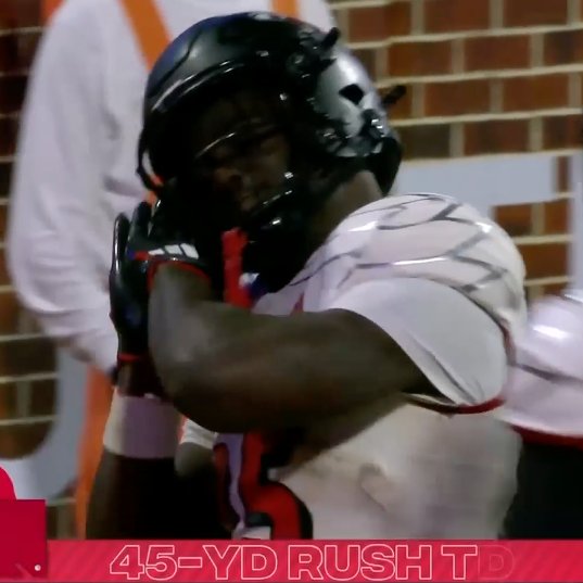 He really hit the 'night night' celebration at the Clemson mascot 😅😴