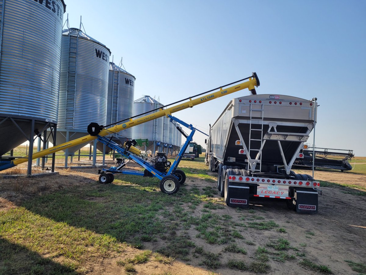 3 - 2025 models to choose from 
10 x 40 XTL-S Auger 
12 x 42 XTL-SD Auger 
14 x 45 U-XTL U-Trough Auger 
All with E-kay Extra Edge Flighting 
Better Built Bigger 
theBiggarAuger.ca 
#grainauger