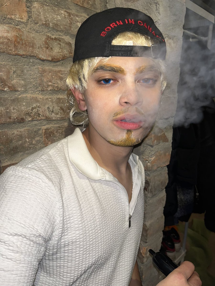 GuwapiGuwapi's tweet photo. I år var jeg hvit #Halloween https://t.co/SpYQL0RO2y