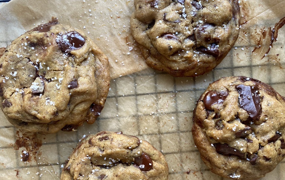 bobbateas's tweet photo. MY chocochip COOKIES JOURNEY &amp; tips membuat COOKIES yang beneran berhasil buat aku! 🍪

2021 vs 2024

Aku mau berbagi beberapa tips cara bikin cookies, biar cookies kamu bisa level up! https://t.co/FyA4KnBQK2