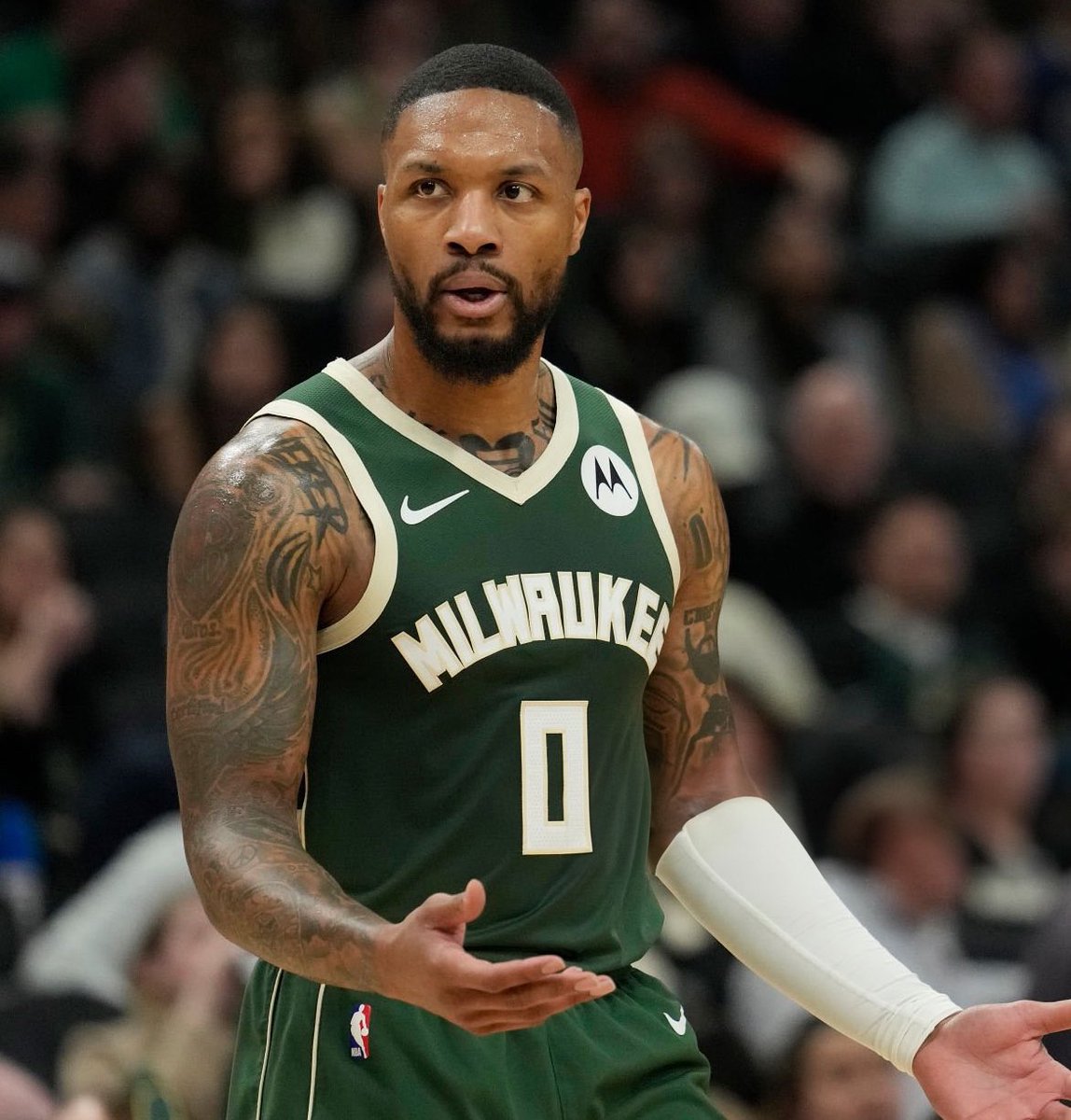 TheNBACentel's tweet photo. Damian Lillard reportedly heard shouting in the tunnel, ‘He’s not even a f**king doctor.” 

😳

(Via @WindhostESPN) https://t.co/wI7oyNA5aN