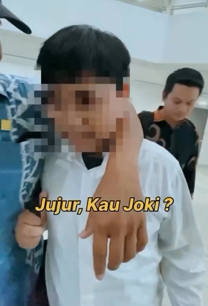 AmrinaMarry's tweet photo. Lulus CPNS Penjaga Tahanan ❌
Lulus Jadi Tahanan ✅

Ketahuan karna penjoki terlalu pinter 🤣😅 https://t.co/n1DdSd7vVR