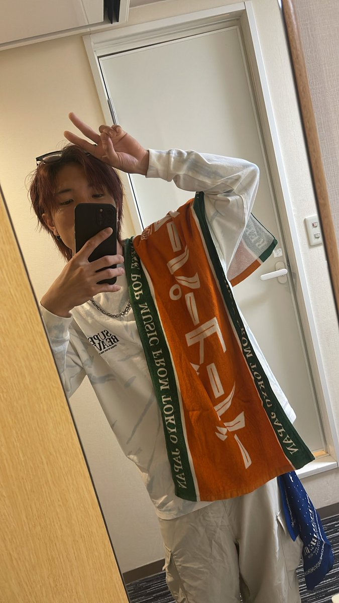 1m_tn00's tweet photo. 寒いからアウター着るけど名古屋２日目よろしくぅ
#SUPERBEAVAR https://t.co/lQVz7EUsLv