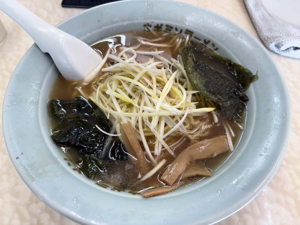 kurofune_d500's tweet photo. お昼はネギラーメン🍜
#ラーメンショップ https://t.co/ICYsmVhY96