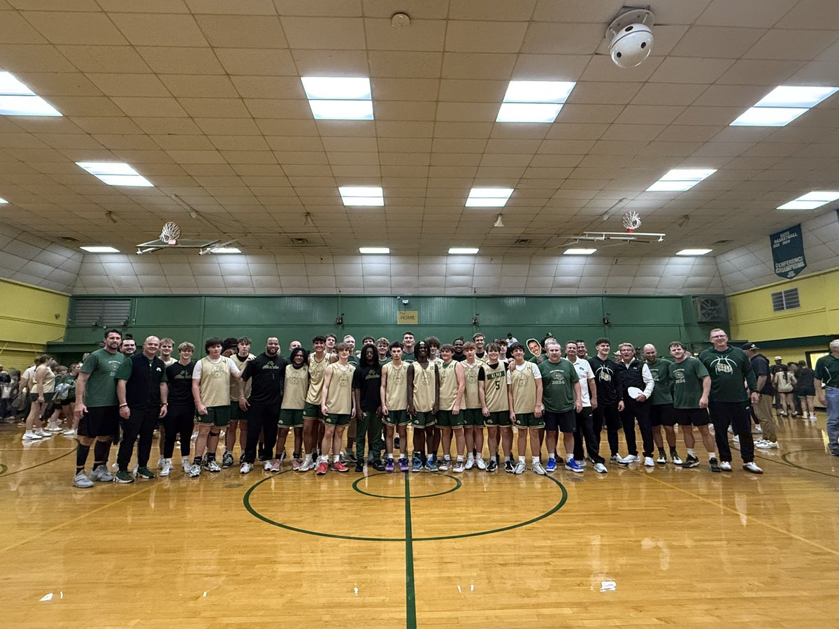 Alma_boysbball's tweet photo. The Family!!!! #AiredaleHoops🏀 https://t.co/9DM1fv3HC1