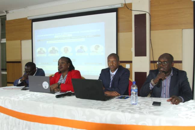 agasumonews's tweet photo. #Burundi:D'après #Oscar_RWASA,pour que le système de l'économie numérique puisse bien fonctionner,il faut que l'électricité et la connexion soient suffisantes dans tout le Pays.
@FinancesBdi https://t.co/tRBwiRtiwV