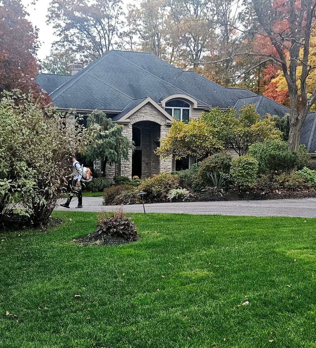 MosesCLE's tweet photo. It's not 2 late 2 schedule your fall leaf &amp;yard cleanups
Our son Danny has a few spots left 4 his Crew 2 schedule Ur clean up
@DGPicturePerfect Instagram
#Landscaping  #TheHeights  #ChagrinValley #FallLeafCleanUp
Schedule Your Fall Leaf 🍂 Cleanup Now Free Estimate 216.440.5449 https://t.co/4xt3wokPVi