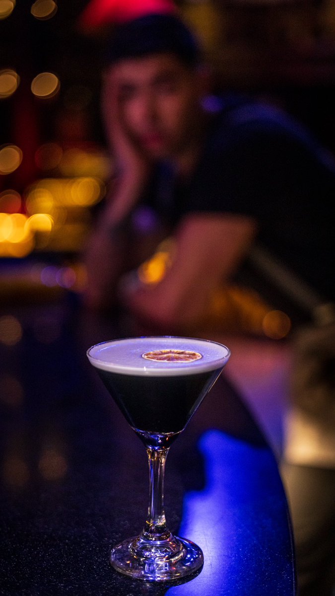 sibekay's tweet photo. Al fin un cóctel black en el #Blackbar https://t.co/GkYTt34rR0