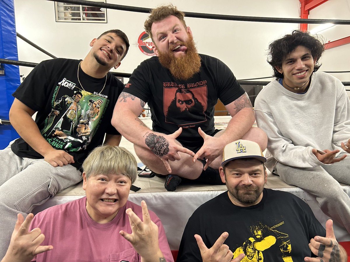 chigusa8888's tweet photo. 出会いは偶然と必然があるんだと私は思っています。
太平洋を渡りアメリカと言う大きな大陸に住みプロレスラーとして活躍する彼らとの出会いは…必然だったと思う。
日本の、マーベラス流儀として毎日、毎日練習をこなしながら試合に向かう。アメリカとは違う日々を文句一つ弱音一つ言わずに頑張る彼らは私の大切な家族です。
@RealTitus115 
@_thehyan 
＠starb0ycharlie 
@VinnieMassa 
@JACisabadman