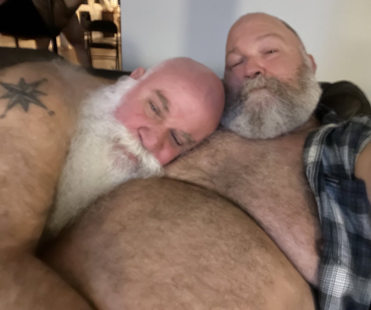 meatierologist's tweet photo. He’s sooooo fuzzy. 🥰@fuzzydj1 https://t.co/VEsrJ5p242
